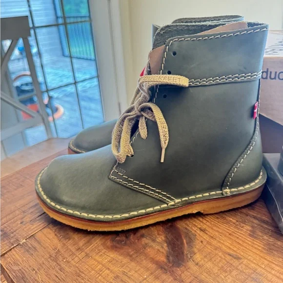 Womens Duckfeet Olive Leather Boots Euro 41 - Picture 2 of 12